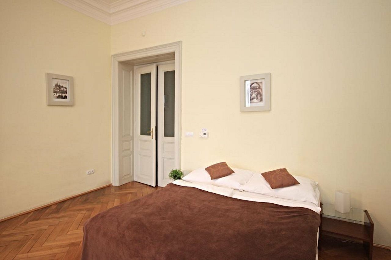 River View Residence Praag Buitenkant foto